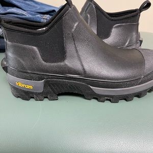 vulcanized rubber boots with good insulation great for winter or farm work